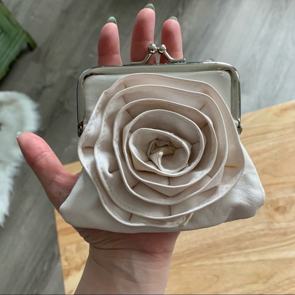 White Rose Coin Purse - Picture 4 of 4